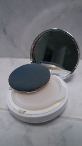 a nonabsorbent sponge is included for application