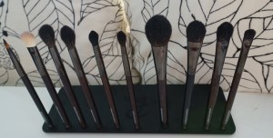 #13 Deluxe Eyeliner, #8.5 Créme Shadow Shader, #7.5 Deluxe Round Shader, #7 Deluxe Point Shader, #8 Medium Point Shader, #9 Detail Point Shader, #6 Deluxe Pro Blender, #10 Deluxe Oval Shadow, #11 Medium Oval Shadow, #12 Lash Line Smudger